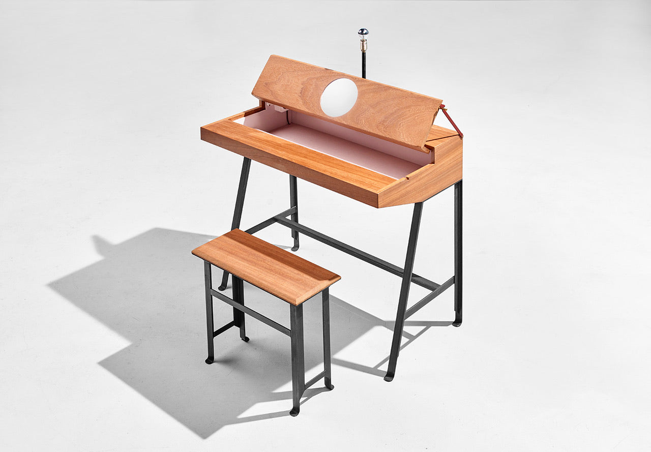 The Vanity Table — Kaptafel