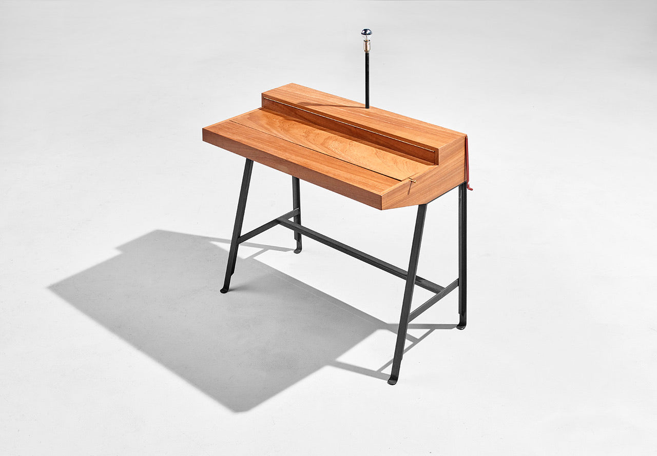 The Vanity Table — Kaptafel